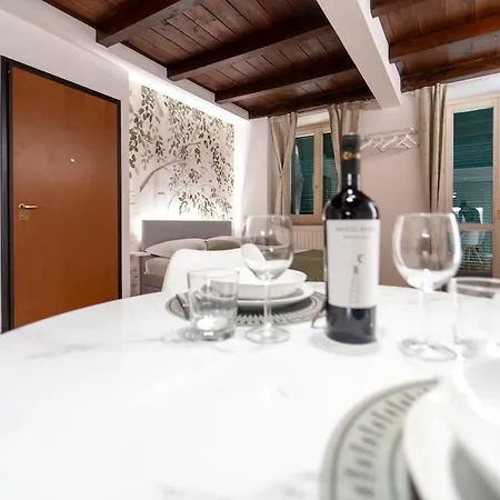 Apartamento Bright With Private Garage
