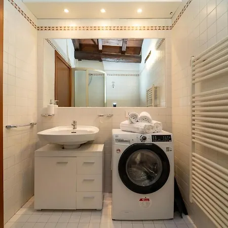 Bright With Private Garage Apartamento