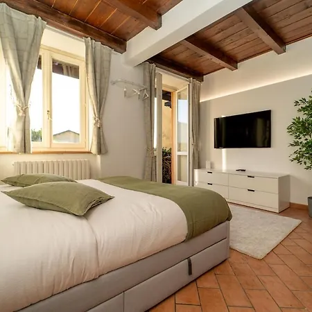 Lägenhet Bright With Private Garage Cernobbio