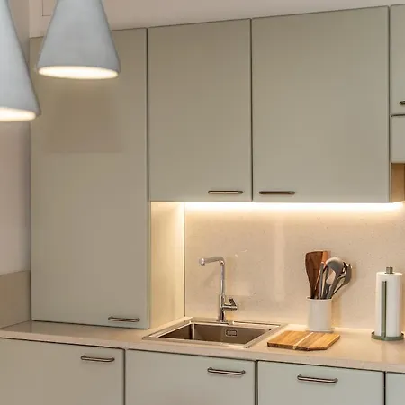 Lägenhet Bright With Private Garage Cernobbio