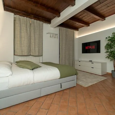 Lägenhet Bright With Private Garage Cernobbio